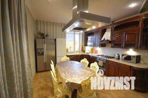 Дом 530м², 2-этажный, посуточно,