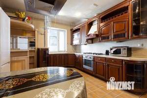 Дом 530м², 2-этажный, посуточно,