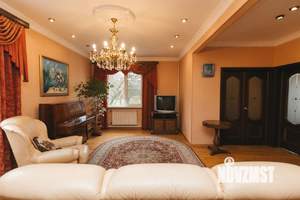 Дом 264м², 3-этажный, участок 8 сот.