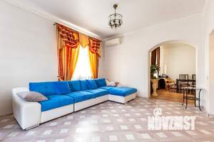 Коттедж 274м², 3-этажный, участок 6 сот.