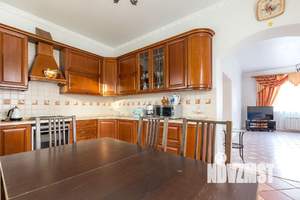 Коттедж 274м², 3-этажный, участок 6 сот.