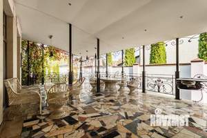 Дом 630м², 3-этажный, участок 10 сот.