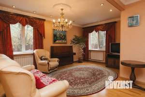 Дом 264м², 3-этажный, участок 8 сот.