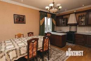 Дом 264м², 3-этажный, участок 8 сот.