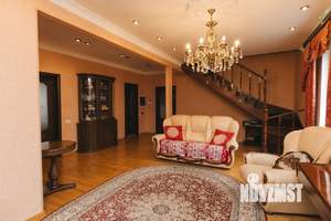 Дом 264м², 3-этажный, участок 8 сот.