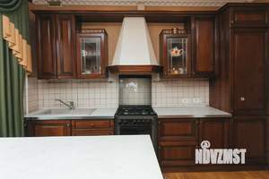 Дом 264м², 3-этажный, участок 8 сот.