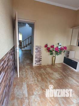 Коттедж 180м², 2-этажный, на длительный срок, 