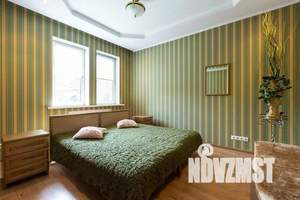 Дом 832м&sup2;, 3-этажный, посуточно, 