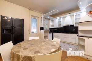 Дом 650м², 4-этажный, посуточно, 