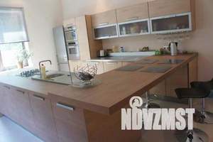 Дом 700м², 3-этажный, посуточно, 