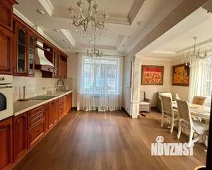 Дом 250м², 2-этажный, на длительный срок, 