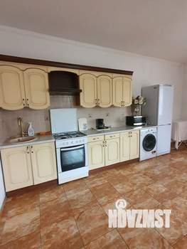 Коттедж 180м², 2-этажный, на длительный срок, 