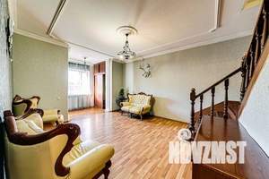 Дом 562м&sup2;, 3-этажный, посуточно, 