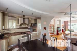 Дом 643м&sup2;, 3-этажный, посуточно, 