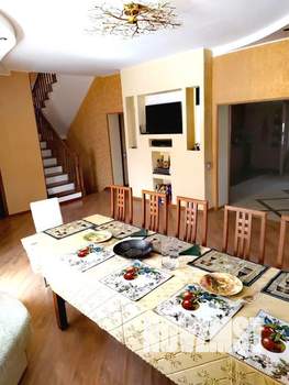 Дом 258м&sup2;, 3-этажный, посуточно, 