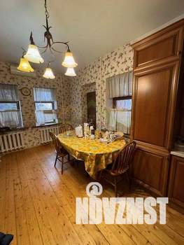 Дом 462м², 3-этажный, участок 18 сот.  