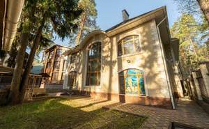 Дом 440м², 3-этажный, участок 10 сот.  