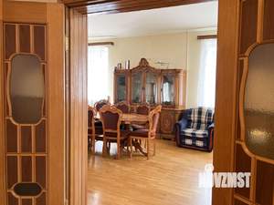 Дом 500м&sup2;, 2-этажный, участок 20 сот.  