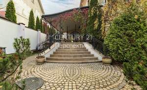 Дом 630м&sup2;, 3-этажный, участок 10 сот.  