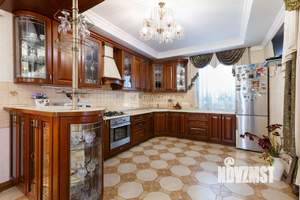 Дом 277м&sup2;, 4-этажный, участок 9 сот.  