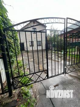 Дом 220м², 2-этажный, участок 10 сот.  
