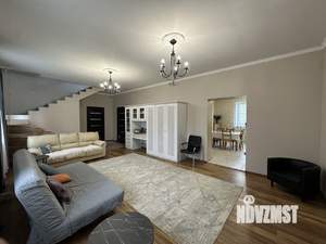 Дом 243м², 2-этажный, участок 15 сот.  