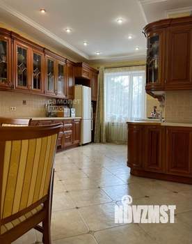 Дом 250м², 3-этажный, участок 6 сот.  