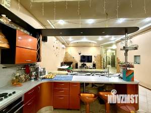 Дом 275м&sup2;, 2-этажный, участок 7 сот.  