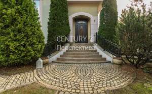 Дом 630м&sup2;, 3-этажный, участок 10 сот.  