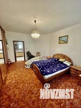 Коттедж 320м², 3-этажный, участок 21 сот.  
