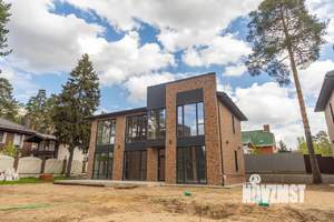 Дом 225м&sup2;, 2-этажный, участок 6 сот.  