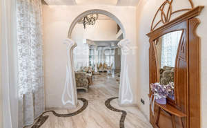 Дом 630м², 3-этажный, участок 10 сот.  