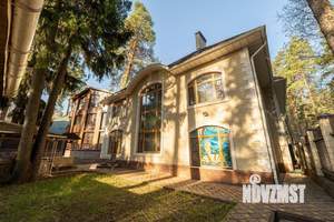 Коттедж 440м², 3-этажный, участок 6 сот.  