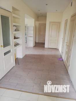 Дом 450м&sup2;, 3-этажный, участок 12 сот.  