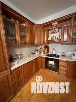 Дом 462м², 3-этажный, участок 18 сот.  