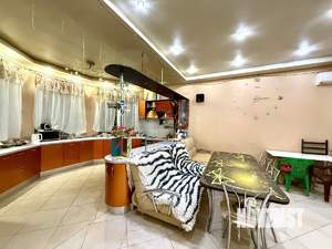 Дом 275м&sup2;, 2-этажный, участок 7 сот.  