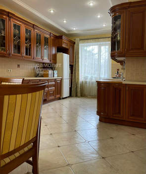 Дом 250м², 3-этажный, участок 6 сот.  