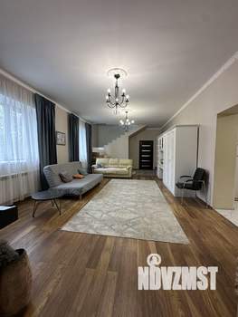 Дом 243м², 2-этажный, участок 15 сот.  