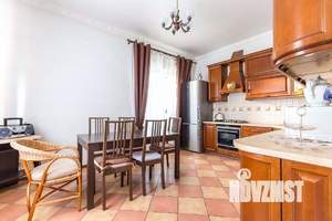 Коттедж 274м², 3-этажный, участок 6 сот.  