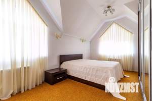 Коттедж 274м², 3-этажный, участок 6 сот.  