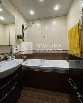 2-к квартира, вторичка, 63м2, 14/14 этаж