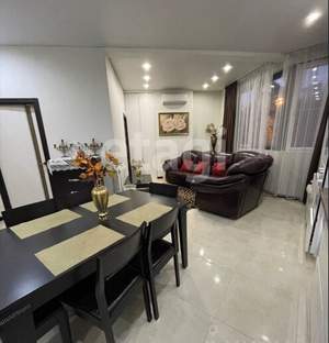 2-к квартира, вторичка, 71м2, 1/4 этаж
